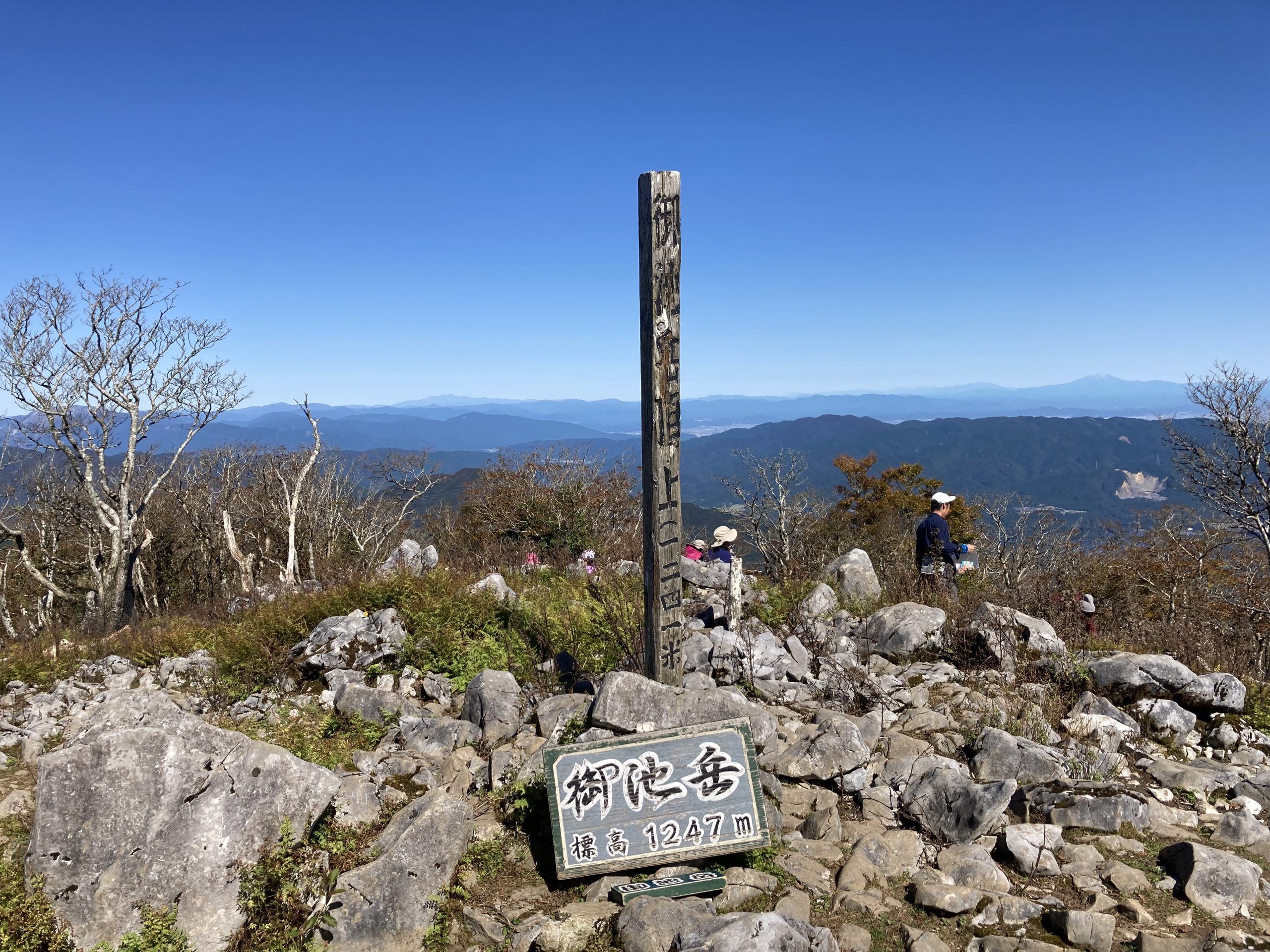 【お年玉セール特価】 鈴鹿山脈最高峰“御池岳” | BLOG STAFF スポーツするならHIMARAYA 標本